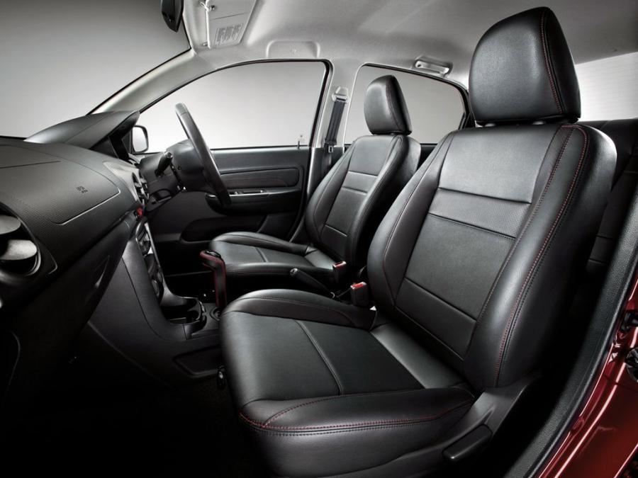 Интерьер Proton Saga FLX SE 1.6 2011 года  (фото 4 из 6)